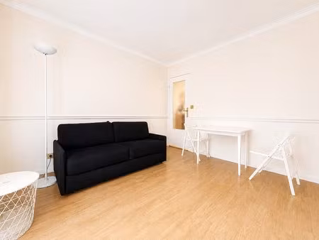 studio meublé avec balcon