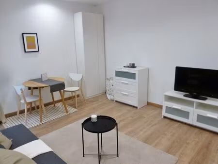 studio meublé donnant sur cour