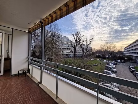 studio meublé avec garage  terrasse et ascenseur