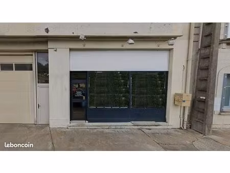 local commercial 101 m²