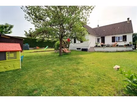 agnetz – pavillon individuel de plain-pied avec sous-sol total et beau jardin de 929m2