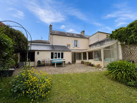 charmante maison de ville avec garage  jardin paysagé et dép