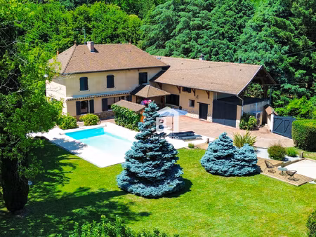 corps de ferme rénové avec piscine