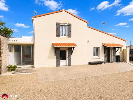 maison de ville avec cour et garage à luçon