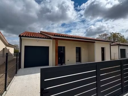 maison neuve disponible immédiatement — 5 pièces - 4 chambres / montauban