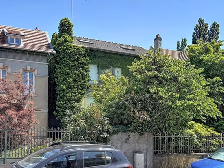 jolie maison bourgeoise f7 de 133.59m2 sur sous-sol  terrain