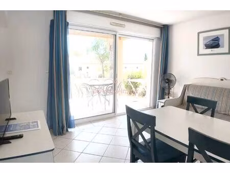 maison de plain pied libre avec terrasse et parking
