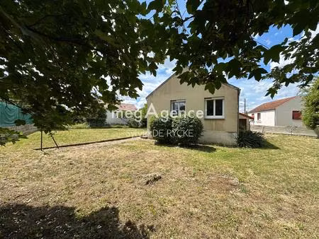 maison sur sous sol total et son terrain de 671m2