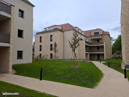 location très bel appartement récent de 63.9 m2  10 minutes à pied de la gare de melun