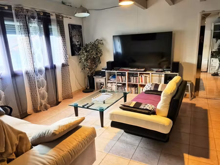 joli appartement en duplex au 1er étage d'une maison de vill