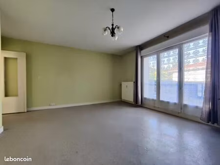 appartement t2 traversant 60m2