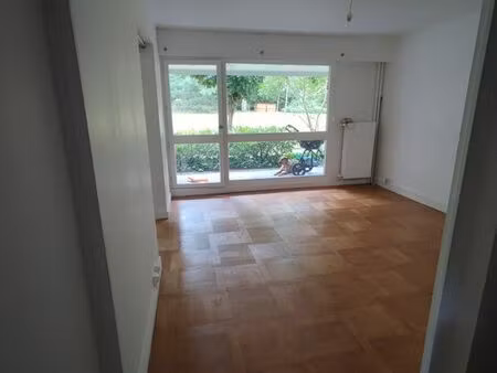 2 pièces de 55 m² avec terrasse et cave – proche gare