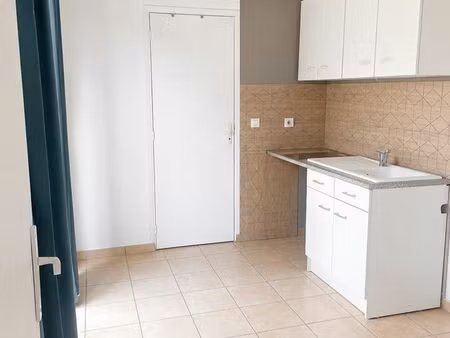 t2 lumineux de 20 m² en centre-ville - charges comprises (eau + électricité)-