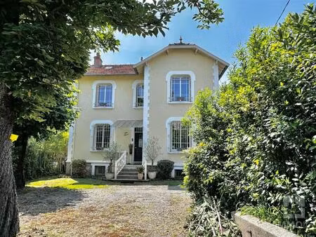 maison bourgeoise 6 chambres sur 1000m² de terrain