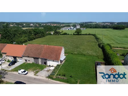 grange a renover environ 250m2 / terrain 10 105m2