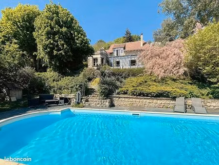 maison 9 pièces 280 m²
