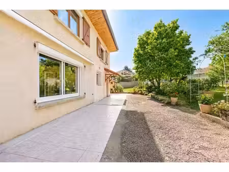 grande maison familiale au calme - 4 chambres - jardin arboré à beaufort