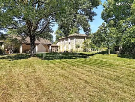 maison 8 pièces 280 m²