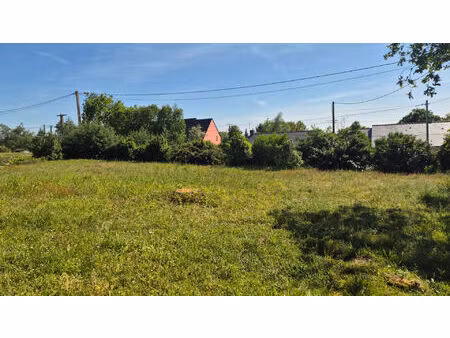 terrain constructible de 803 m² - saint etienne de montluc