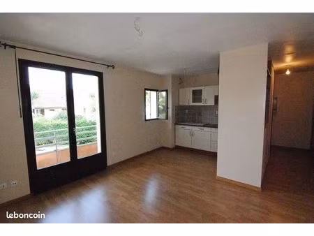 studio 1 pièce 28 m²