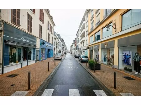 location commerce pau 64000 30m²