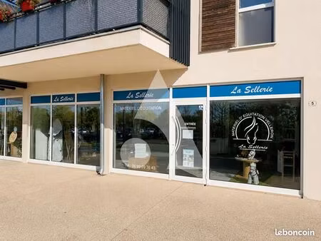 local commercial 105 m²