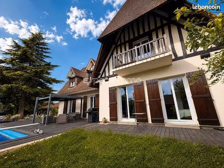 maison 8 pièces 253 m²