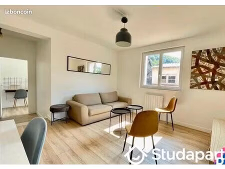 chambre 1 pièce 12 m²