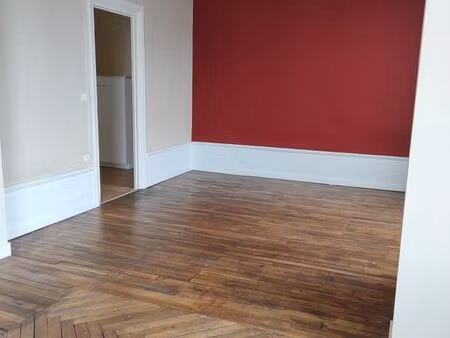 t3 1er étage hypercentre avec terrasse