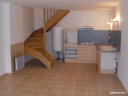 appartement t2 de 56 m² avec mezzanine  terrasse et parking – centre-ville de tarbes