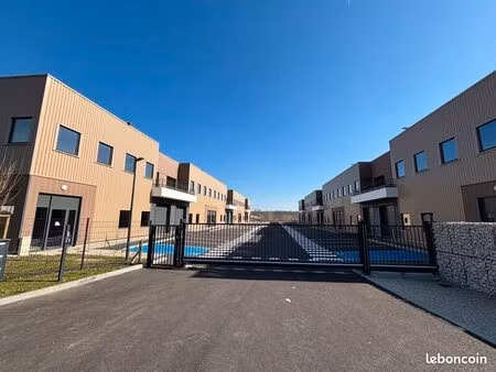 local d'activité 3 600 m²