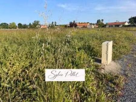 vente terrain à puyravault (85450) : à vendre / 548m² puyravault