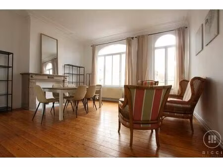 triplex à louer avec terrasse et 5 chambres   etterbeek (vbe30337)