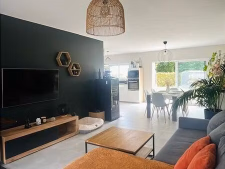 maison de plain-pied avec 2 chambres et un garage