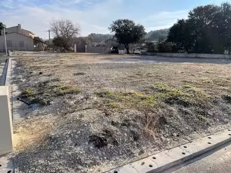 vente terrain 600 m² à pertuis (84120)  205 000 €