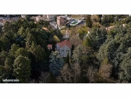 ensemble immobilier à rénover de 290m2 composé de 2 maisons