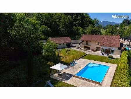 villa 6 pièces 250 m²