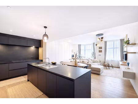 appartement à louer avec terrasse et 2 chambres   etterbeek (vbe30386)