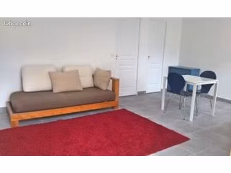 2p renove et meuble avec terrasse a la gare