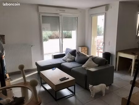 t2 récent (2018) refait à neuf avec garage fermé à st egrève au 1rue du tenaison .disponib