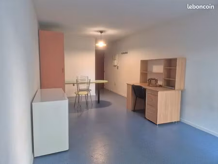 loue studio meublé 24m2  en face fac  iut