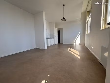 t2 lumineux de 34 m² entièrement rafraîchi – cambrai (59400)