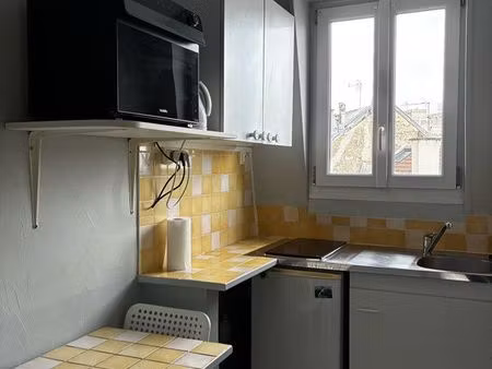 location studio meublé