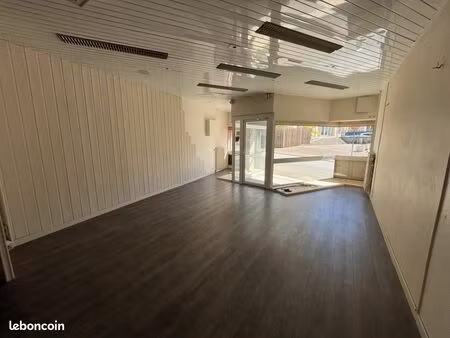 local commercial 65 m²