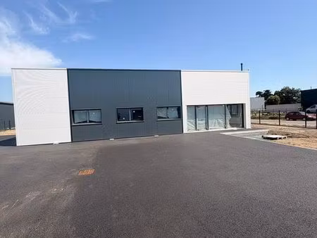 local professionnel neuf sainte foy 85 disponible aout 26