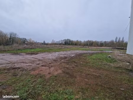 terrain à louer-vendre