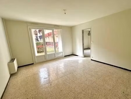 t2 de 53 52 m² au rez-de-chaussée