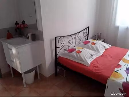 jolie chambre dans villa proche toulon location au mois ou plus