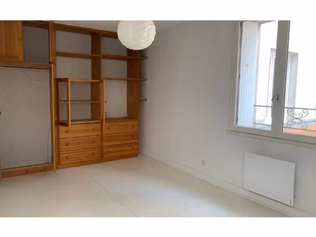 location appartement  m² t-1 à la rochelle  456 €