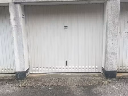 garage à louer à avenue bovesse residence la licorne 32 jambes (vwd17691)